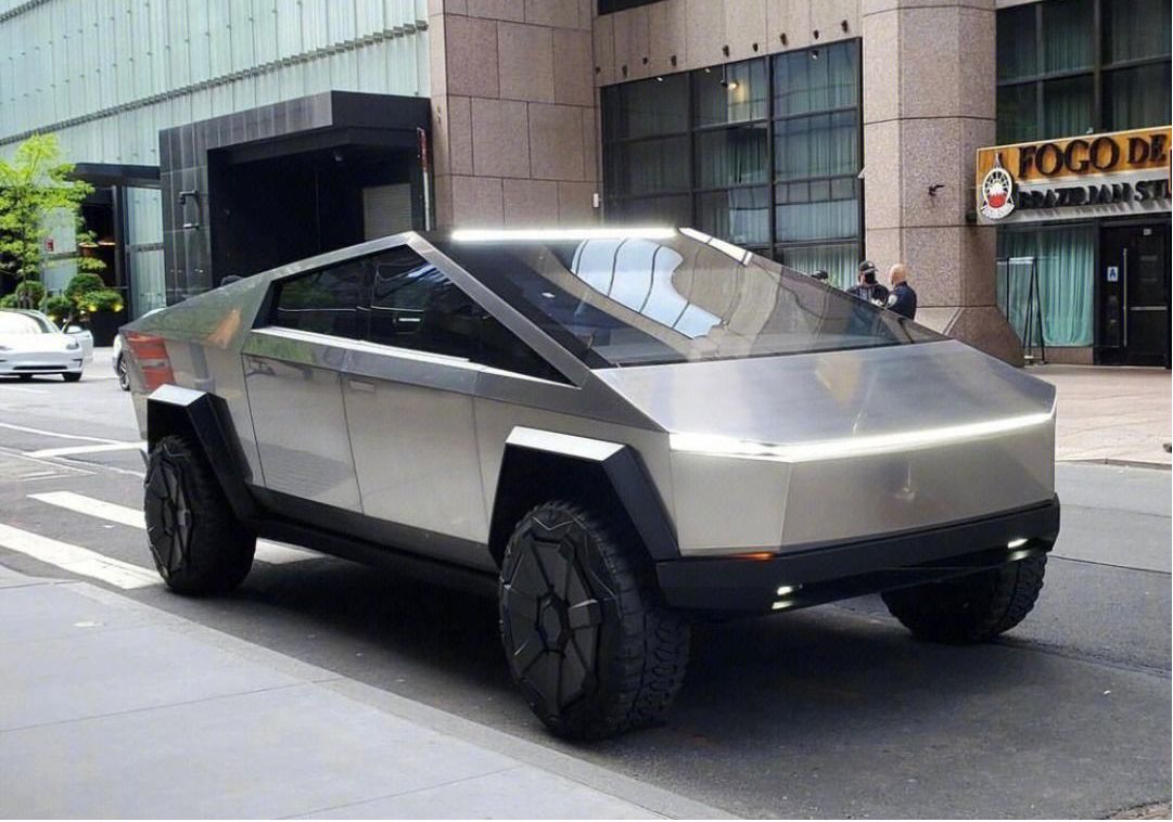 美国得州超级工厂已制造完成首辆电动皮卡Cybertruck量产车